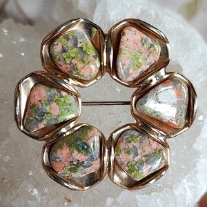 Unakite? Stone 6 Petal Gold Tone Vintage Unsigned Flower Brooch
